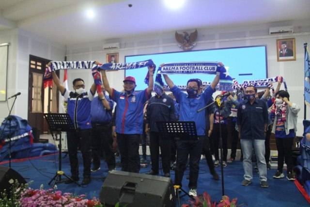Suasana biru Arema memenuhi ruangan sidang rapat paripurna antara anggota DPRD Kota Malang dan juga Wali Kota Malang pada 11 Agustus 2020 lalu. (Foto: Fajrus Sidiq/Tugu Malang/Tugu Jatim)