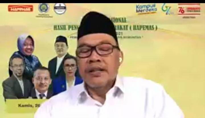 Rektor Universitas Negeri Malang (UM) Ahmad Rofi'uddin saat menjadi pemateri dalam acara Seminar Nasional Hasil Pengabdian Masyarakat (Hapemas) ke-3 Tahun 2021 yang diadakan secara daring, Kamis (26/08/2021). (Foto: Mila Arinda/Tugu Jatim)