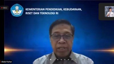 Kepala Puslapdik Kemendikbud Ristek Abdul Kahar saat memaparkan materi dalam webinar Fellowship Jurnalisme Pendidikan 2021 Batch 2 pada Rabu (18/08/2021) secara virtual. (Foto: Rizal Adhi Pratama/Tugu Jatim)