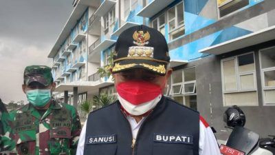 Bupati Malang, HM Sanusi saat meninjau Safe House Rusunawa Kepanjen, Rabu (18/8/2021). (Foto: M Sholeh/Tugu Malang/Tugu Jatim) isoman