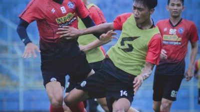 Para pemain Arema FC yang tengah semangat berlatih di Stadion Kanjuruhan, Kepanjen, Malang, Selasa (31/8/2021) untuk songsong Liga 1 2021/2022. (Foto: Instagram/Arema FC Official) tugu jatim