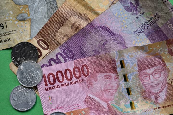 Ilustrasi rupiah dan insentif. Pemkab Nganjuk berjanji akan segera membayar uang insentif nakes yang sebelumnya tertunggak. (Foto: Pixabay) tugu jatim