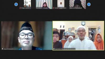 Dr Aqua Dwipayana dan Nurcholis MA Basyari saat menghadiri takziah dan doa bersama secara virtual untuk keluarga besar POS I – IV, Sabtu (28/8/2021) malam. (Foto: Dokumen) tugu jatim