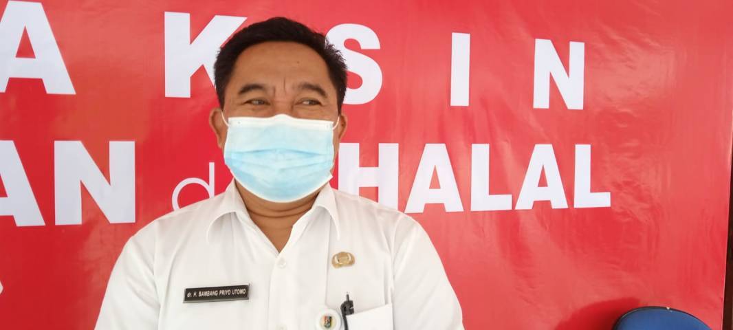 Kepala Dinas Kesehatan Kabupaten Tuban, Bambang Priyo Utomo saat ditemui awak media usai meninjau vaksinasi di Gedung Korpri Tuban, 18 Maret 2021 lalu. (Foto: Moch Abdurrochim/Tugu Jatim)