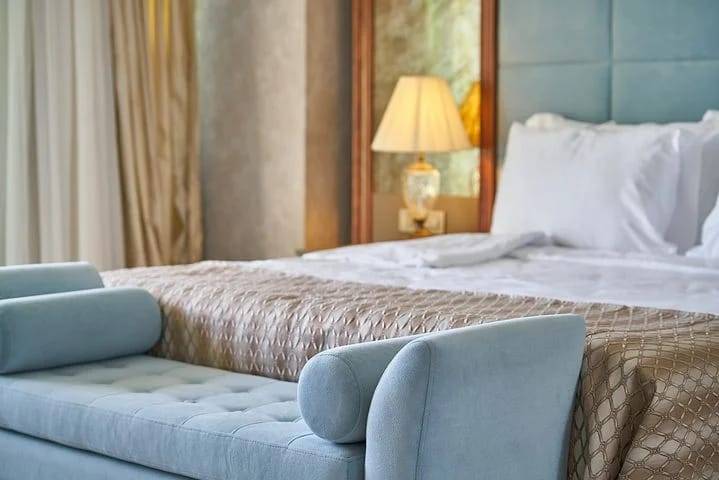 Ilustrasi fasilitas kamar tidur di hotel. (Foto: Pixabay/Tugu Jatim)