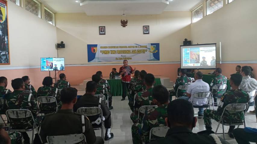 Pakar Komunikasi dan Motivator Nasional Dr Aqua Dwipayana di Denpom V/3 Malang.(Foto: Dokumen/Tugu Jatim)