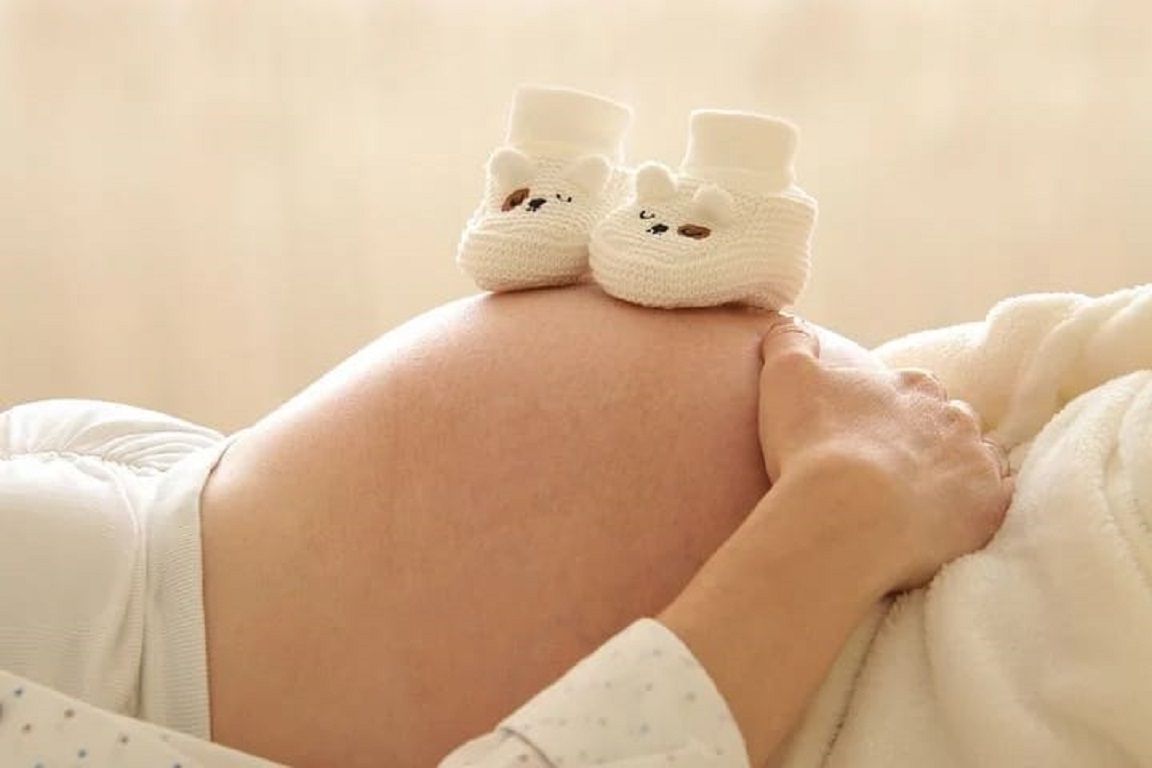 Ilustrasi ibu dalam masa kehamilan/tugu jatim