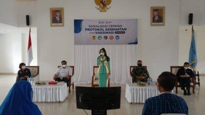 Anggota Komisi IX DPR RI Krisdayanti memberikan sambutan dalam sosialisasi program Germas Prokes dan Vaksinasi di Kota Malang, Sabtu (04/09/2021). (Foto: M. Sholeh/Tugu Malang/Tugu Jatim)