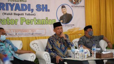 Wakil Bupati Tuban H. Riyadi saat memberikan motivasi di SMKN 1 Singgahan pada Kamis (09/09/2021). (Foto: Diskominfo Tuban/Tugu Jatim)