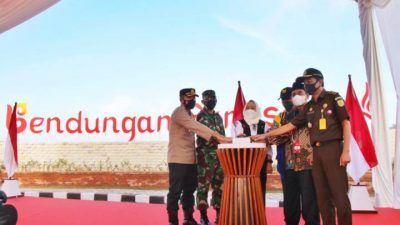 Pengisian awal Bendungan Gongseng yang dihadiri Bupati Bojonegoro Anna Muawanah pada Rabu (22/09/2021). (Foto: Pemkab Bojonegoro/Tugu Jatim)