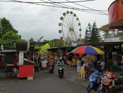 Alun-Alun Kota Batu Masih Tutup, Wisatawan Malah Serbu Pasar Laron