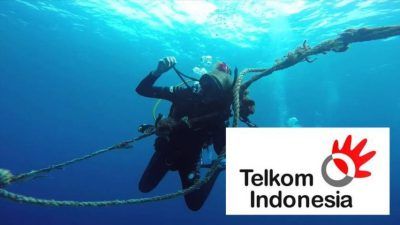 Ilustrasi perbaikan kabel bawah laut milik Telkom Group yang sempat rusak dan menjadikan layanan internet milik Telkom dan Telkomsel down. (Foto: Dokumen) tugu jatim