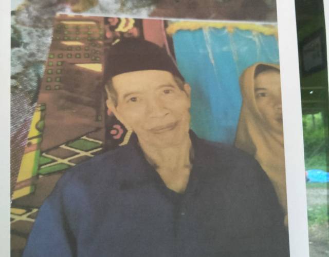 Sosok Samin (70) yang diduga tersesat dan hilang di Hutan Cungkup Kecamatan Ngantang, Kabupaten Malang. Hingga hari ini belum dapat ditemukan. (Foto: Dokumen) tugu jatim