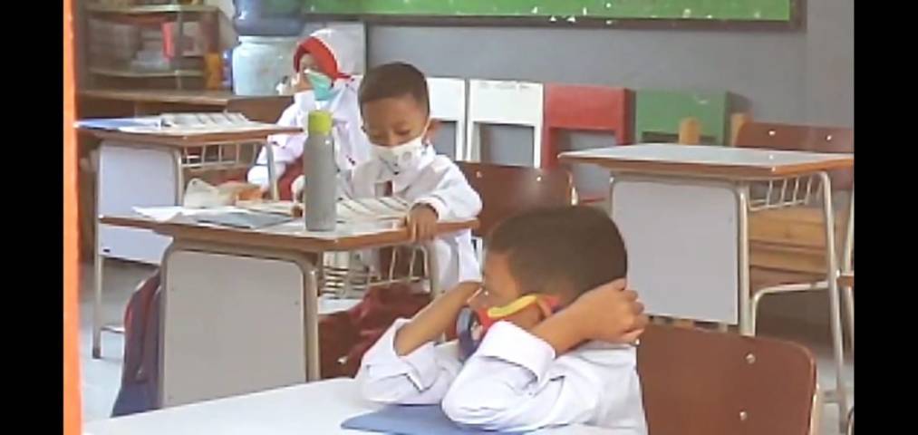 Pelaksanaan Uji Coba Sekolah Tatap Muka di SD Muhammadiyah 8 Dau. (Foto: Rizal Adhi/Tugu Malang/Tugu Jatim) vaksinasi siswa, klaster sekolah