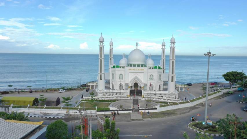 Sukses di Jatim, Dr Aqua Dwipayana Lanjutkan Kiprah di Riau dan Sumbar 8 masjid aqua mini