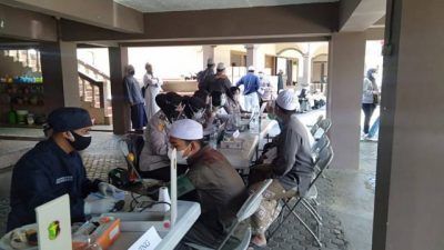 Vaksinasi di Ponpes Anwaruttaufiq Jalan Metro Kelurahan Sisir, Kota Batu, Selasa (7/9/2021). (Foto: M Ulul Azmy/Tugu Malang/Tugu Jatim)