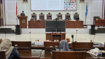 Wali Kota Malang, Sutiaji memaparkan Ranperda Kepemudaan dalam Rapat Paripurna di Gedung DPRD Kota Malang. (Foto: M Sholeh/Tugu Malang/Tugu Jatim)