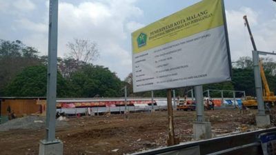 Proses pengerjaan revitalisasi Pasar Madyopuro Kota Malang. (Foto: M Sholeh/Tugu Malang/Tugu Jatim)