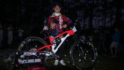 Hildan Afos Katana, rider asal Kota Batu yang sukses meraih juara I ajang bergengsi nasional, yaitu Teras CAF 2021 1st Series Downhill Race di Cikole Bike Park, Lembang, Bandung. (Foto: KONI Kota Batu/Tugu Jatim)