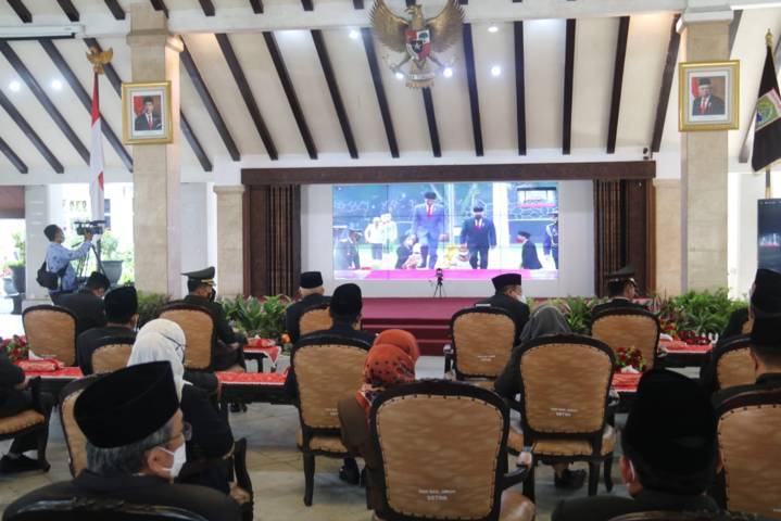 Presiden Republik Indonesia Joko Widodo (Jokowi) langsung bertindak sebagai Inspektur Upacara (Irup) dari Istana Negara Kepresidenan dalam peringatan Hari Kesaktian Pancasila secara virtual pada Jumat (01/10/2021). (Foto: Rizal Adhi Pratama/Tugu Malang/Tugu Jatim)