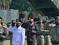Rayakan HUT Ke-76 TNI, Kapolres Malang Ikut Upacara Virtual hingga Layani Vaksinasi Massal