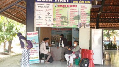 Agen travel di Terminal Rajekesi Bojonegoro. (Foto: Mila Arinda/Tugu Jatim)