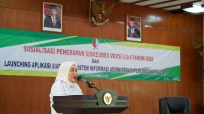 Bupati Bojonegoro Anna Muawanah dalam peluncuran aplikasi SIAP Desa. (Foto: Istimewa/Tugu Jatim)