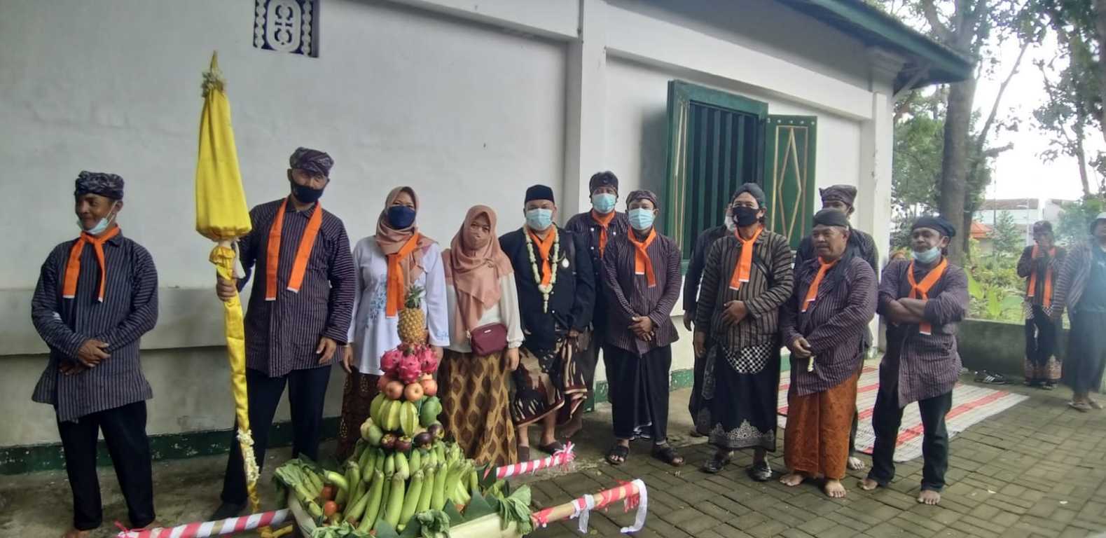 Festival Rumat Ramut Wulan Mulud di Pesarean Ki Ageng Gribig Kota Malang digelar memakai prokes ketat pada Jumat (22/10/2021). (Foto: Dokumen/Tugu Jatim)