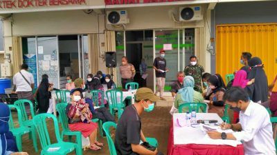 Serbuan vaksinasi dosis kedua ini digelar di Klinik Shita Medika, Jalan Joyo Agung, RW 07, Kelurahan Merjosari, Kota Malang. (Foto: Rubianto/Tugu Malang/Tugu Jatim)