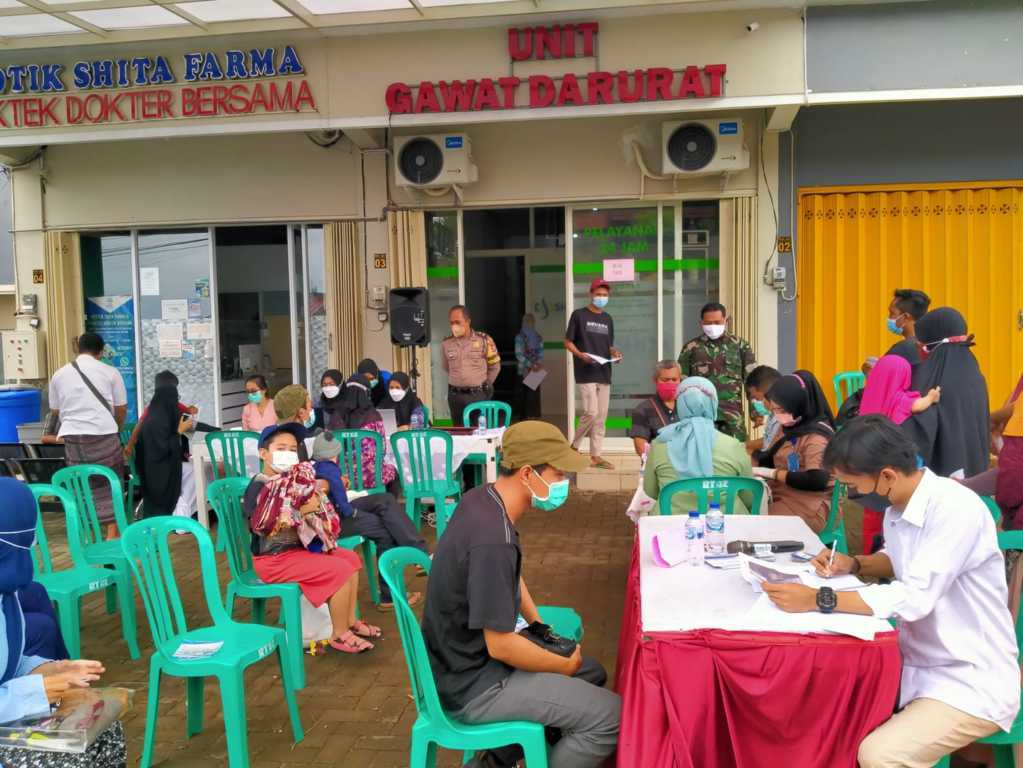 Serbuan vaksinasi dosis kedua ini digelar di Klinik Shita Medika, Jalan Joyo Agung, RW 07, Kelurahan Merjosari, Kota Malang. (Foto: Rubianto/Tugu Malang/Tugu Jatim)