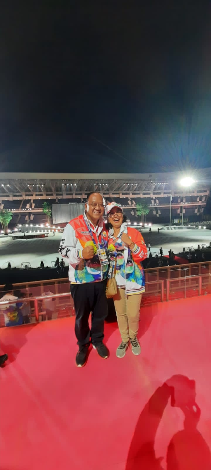 Ketua Umum KONI Pusat Letjen TNI Purn Marciano Norman bersama istri Watty Marciano.(Foto: Dokumen/Tugu Jatim)