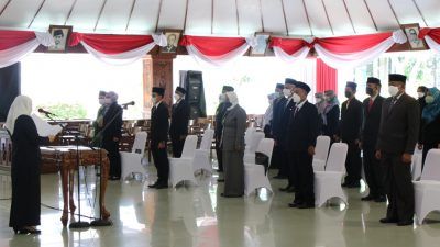 Pelantikan 35 ASN di lingkup Pemkab Bojonegoro pada Senin (11/10/2021) di Pendapa Malowopati. (Foto: Istimewa/Tugu Jatim)