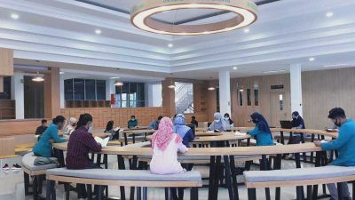 Perpustakaan Pusat Unisma Kota Malang yang sudah terakreditasi A ini tampak megah. (Foto: Feni Yusnia/Tugu Malang/Tugu Jatim)