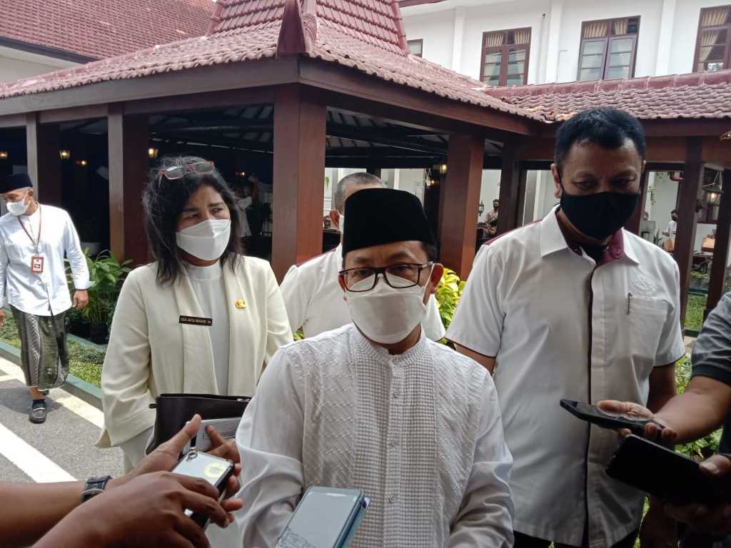 Wali Kota Malang Sutiaji menanggapi instruksi penurunan tarif PCR.(Foto: M. Sholeh/Tugu Malang/Tugu Jatim)