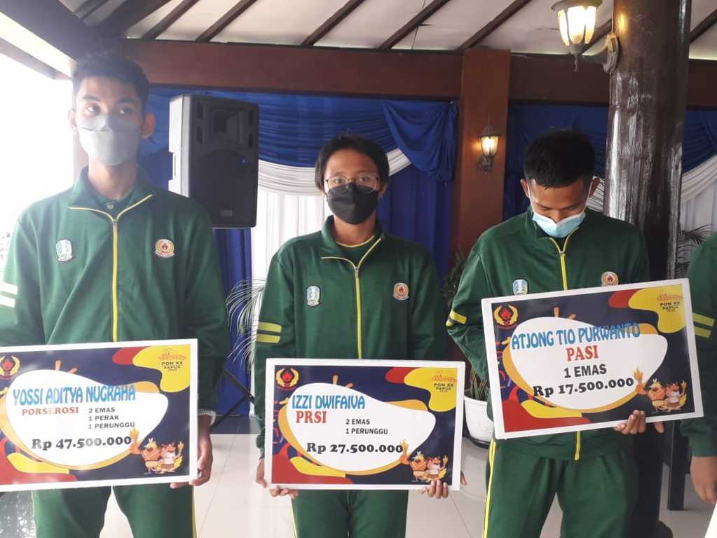 Para atlet Kota Malang yang berprestasi di PON XX Papua 2021. (Foto: M. Sholeh/Tugu Malang/Tugu Jatim)