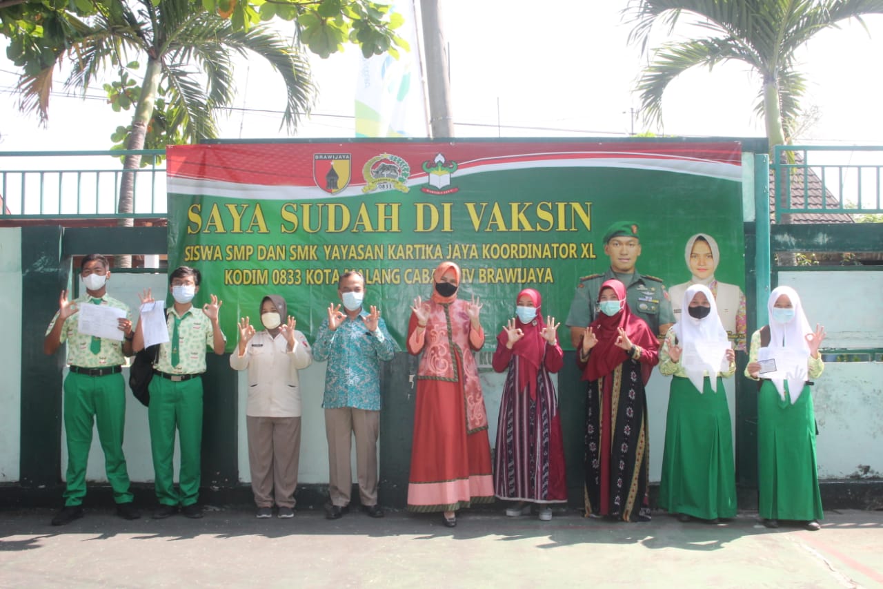 Yayasan Kartika Jaya Kota Malang menggelar serbuan vaksinasi untuk pelajar pada Kamis (21/10/2021). (Foto: Rubianto/Tugu Malang/Tugu Jatim)