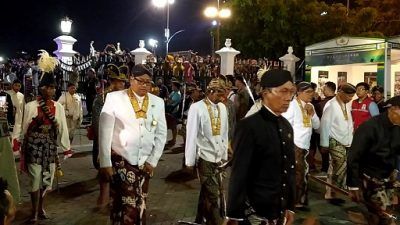 Arak-arakan Grebeg Maulud Yogyakarta, diselenggarakan sebelum Covid-19/tugu jatim