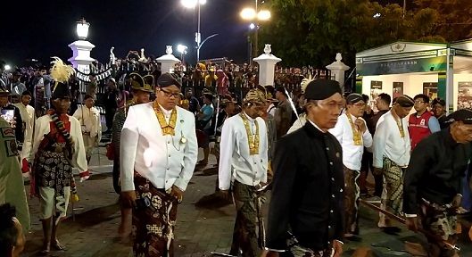 Arak-arakan Grebeg Maulud Yogyakarta, diselenggarakan sebelum Covid-19/tugu jatim