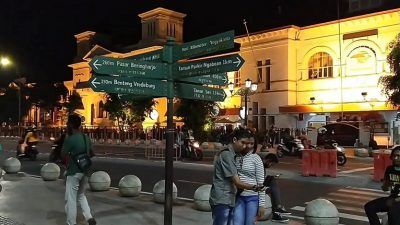 Titik nol kota Yogyakarta di malam hari./tugu jatim