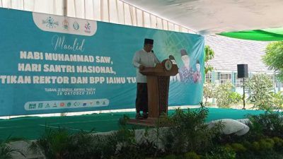 KH Yahya Cholil Staquf saat memberikan orasi ilmiah dalam Pelantikan Rektor IAINU Tuban Ahmad Zaini MSi pada Kamis (28/10/2021). (Foto: Mochamad Abdurrochim/Tugu Jatim)