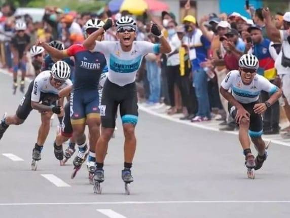 Atlet sepatu roda asal Kota Malang yaitu Yossi Aditya Nugraha sebagai peraih dua medali emas di PON Papua XX. (Foto: IG Yossi Aditya Nugraha/Tugu Jatim)