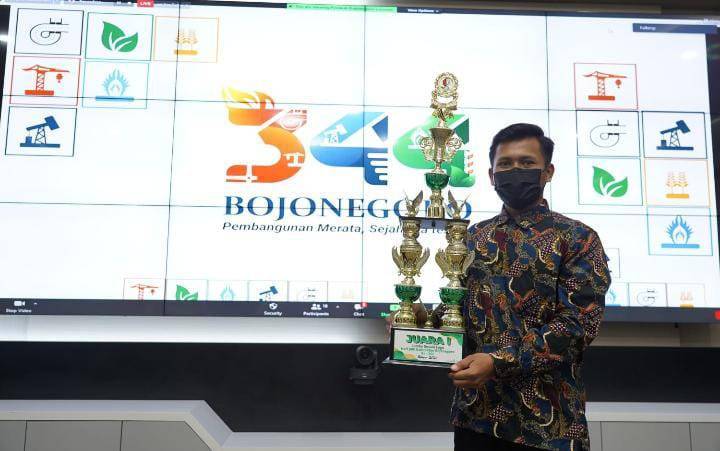 Wahyu Pujianto, Warga Desa Ngraseh Kecamatan Dander yang dinobatkan sebagai pemenang lomba logo Hari Jadi Bojonegoro ke-344. (Foto: Istimewa). tugu jatim Logo Hari Jadi Bojonegoro ke-344
