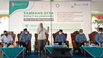 Bupati Bojonegoro sambang desa di Dusun Bungas, Desa Guyangan, Kecamatan Trucuk, Bojonegoro. Jumat (01/10/2021). (Foto: Mila Arinda/ Tugu Jatim)