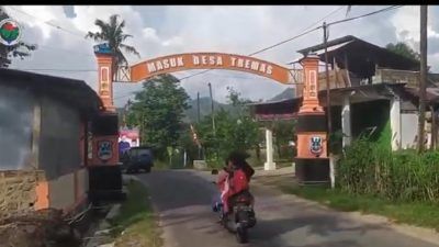 Pintu gerbang Desa Tremas, Kecamatan Arjosari, Kabupaten Pacitan./tugu jatim