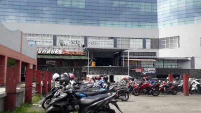 Kondisi parkir kendaraan bermotor di salah satu titik parkir di Kota Malang. (Foto: M. Sholeh/Tugu Malang/Tugu Jatim)