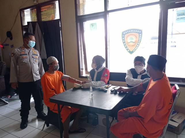 Polresta Malang Kota menggelar vaksinasi Covid-19 untuk para tahanan pada Sabtu (02/10/2021). (Humas Polresta Malang Kota/Tugu Jatim)