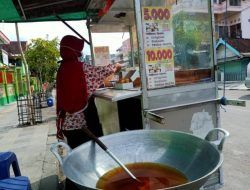 Harga Minyak Goreng Naik Dua Kali Lipat, Penjual Gorengan di Bojonegoro Mengaku Pasrah