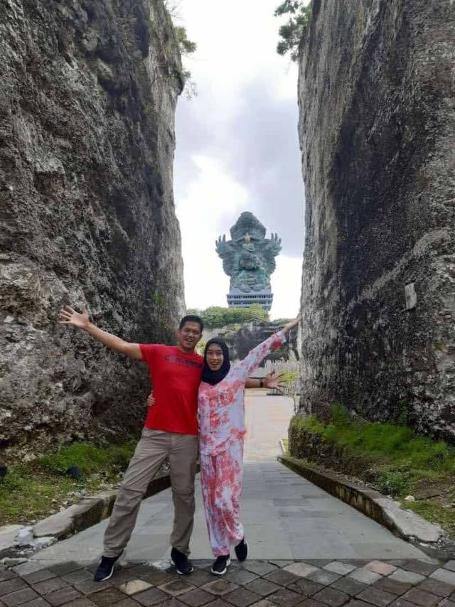 Jamal dan istri di kompleks Patung Garuda Wisnu Kencana Badung, Bali.
