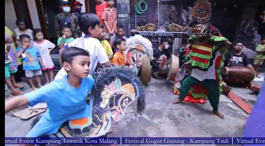 Suasana kemeriahan Festival Gugur Gunung di Kampung Tridi, Kesatrian, Blimbing, Kota Malang, Jumat (7/10/2021). (Foto: Dokumen) tugu jatim