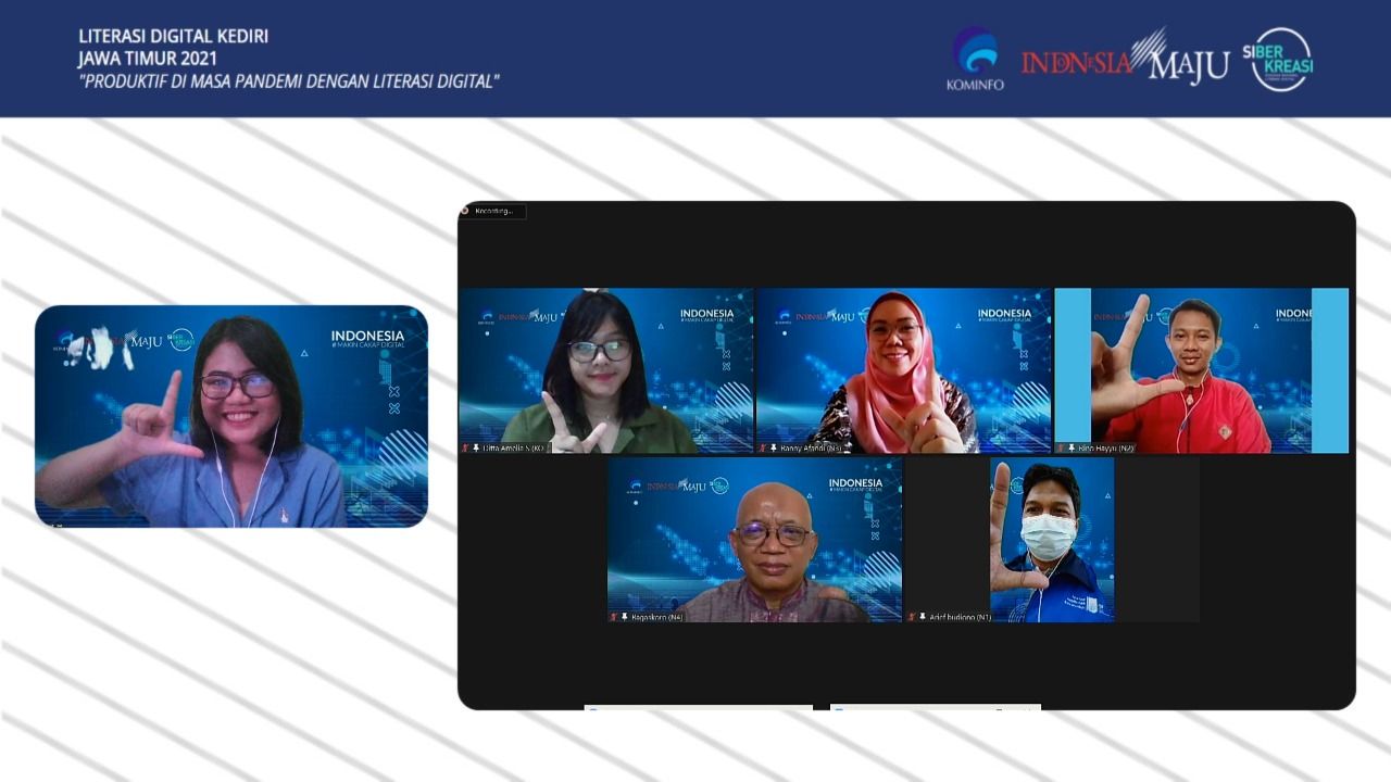 Literasi Digital di Jawa Timur I kali ini diselenggarakan di Kabupaten Kediri, (2/10). Acara dengan menghadirkan 5 narasumber yaitu Rino Hayyu Setyo, Bagaskoro, Arief Budiman, Ranny Afandi, dan Ditta Saraswati.